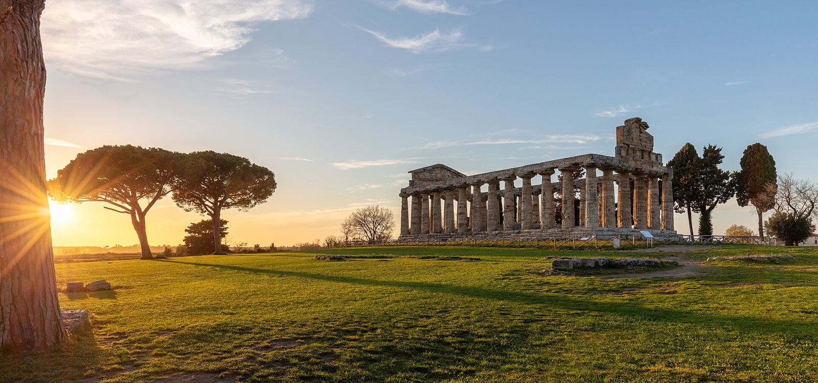 Tramonto sui templi di Paestum
